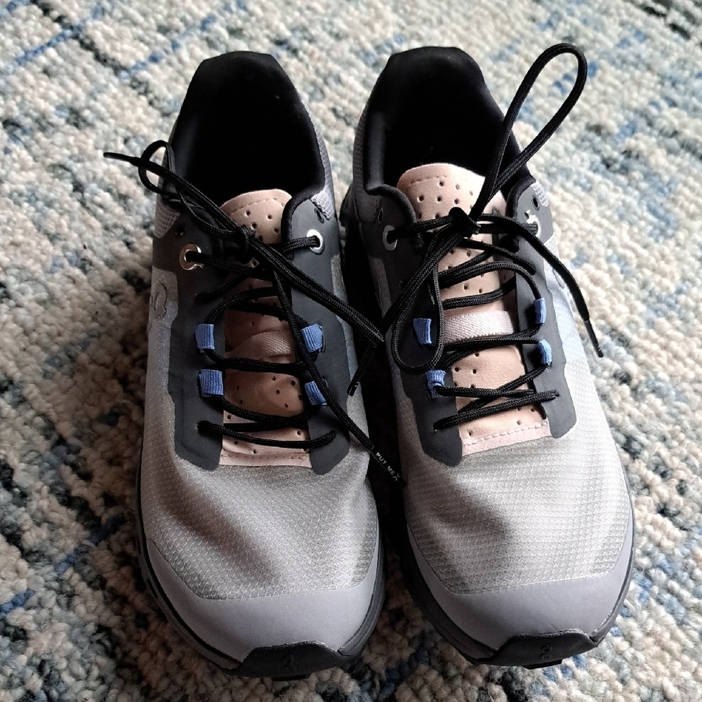 On Running Black and Gray Athletic Shoes Sleek Design